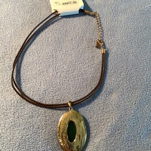 Studio works green necklace and earrings. - Picture 7 of 13